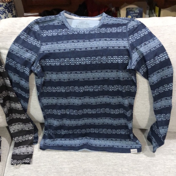 Patagonia - 2 Women’s XS Base layer soft tops for amazing comfort in all sports! - Picture 4 of 10